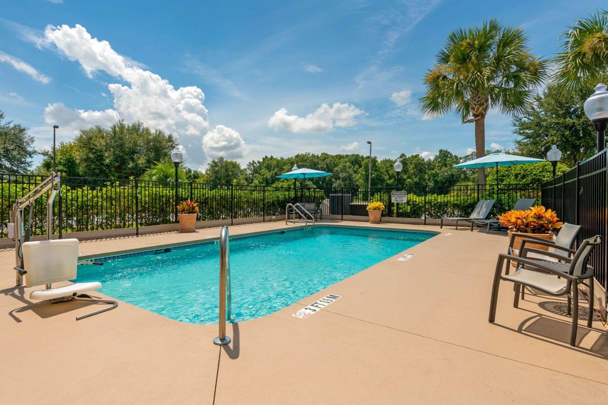 Comfort Inn & Suites Wildwood - The Villages Exterior photo