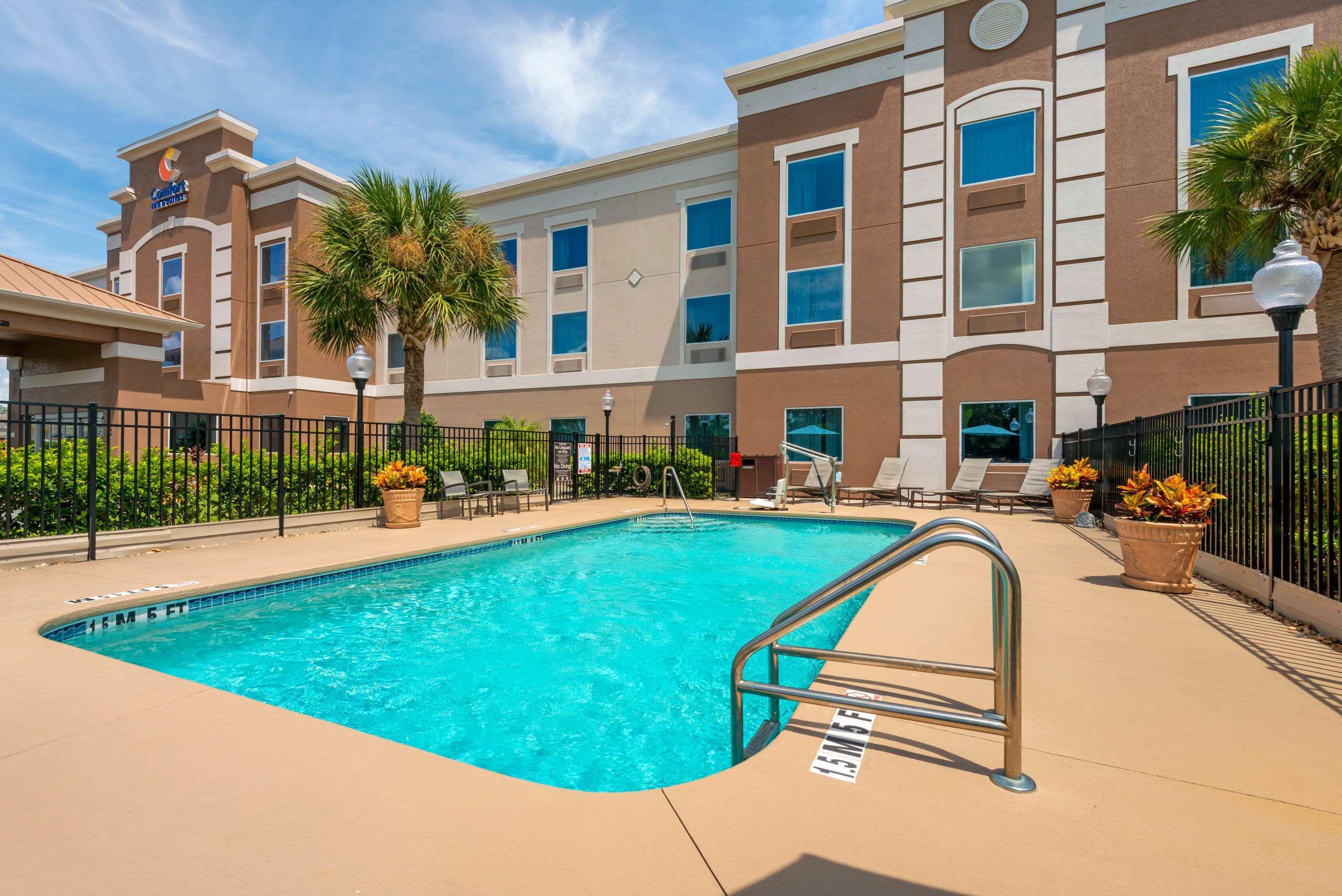 Comfort Inn & Suites Wildwood - The Villages Exterior photo